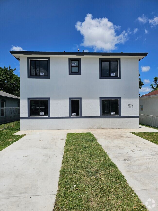 Gladeview Apartments for Rent with Extra Storage Miami, FL 1