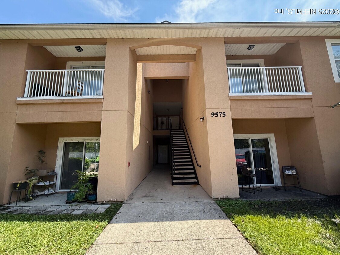Primary Photo - 9575 Amarante Cir