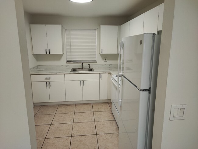 Foto del edificio - 3181 W Hallandale Beach Blvd