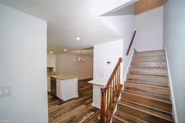 Building Photo - 2 br, 2.5 bath House - 4610 W North B St