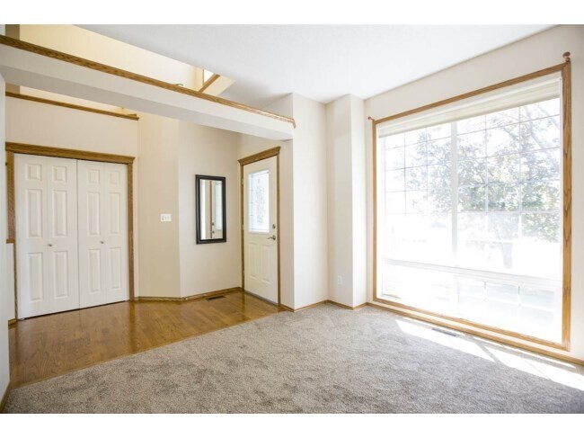 Photo du bâtiment - 4 Bed 4 Bath Unit in Sherwood Park, AB