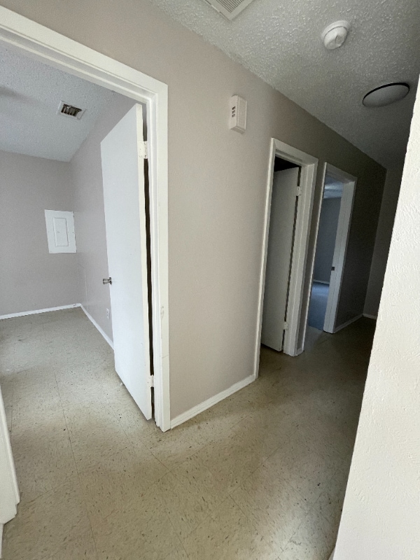 Building Photo - 127 Willow Brook Dr