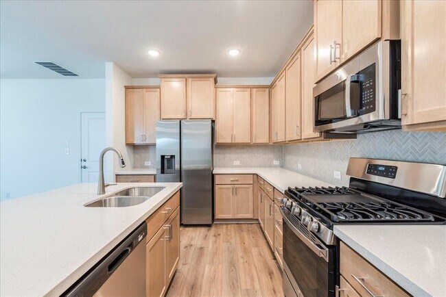 Building Photo - 108 Makinaw Rd