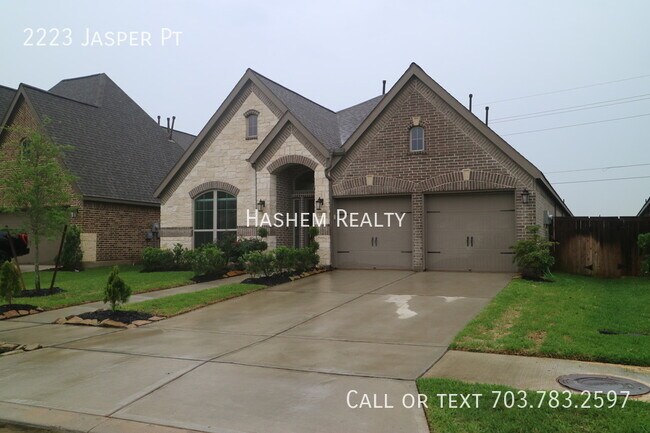 Building Photo - Gorgeous 3 Bedroom 3 Bath Move In Ready!
