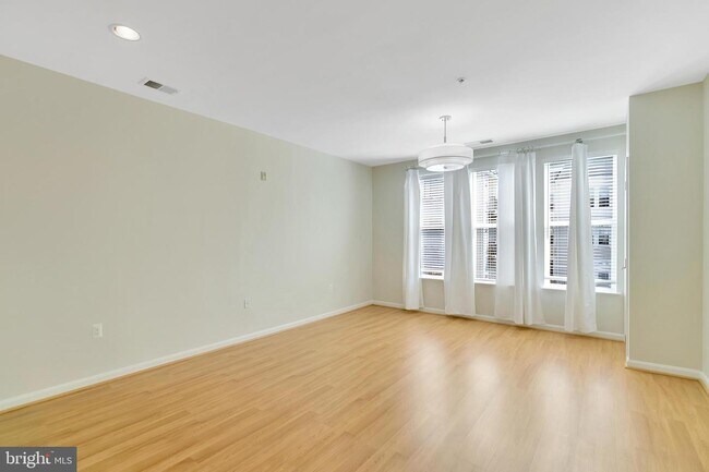 Foto del edificio - 2655 Prosperity Ave