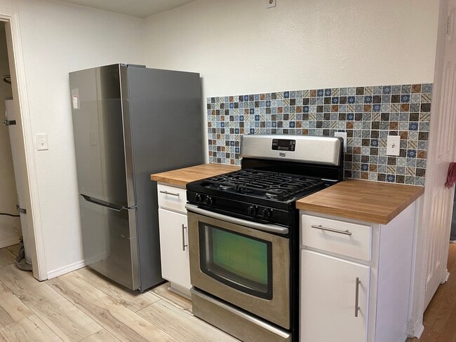 Building Photo - 1207 Obispo Ave