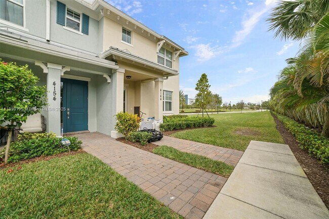 Foto del edificio - 4154 Greenway Dr