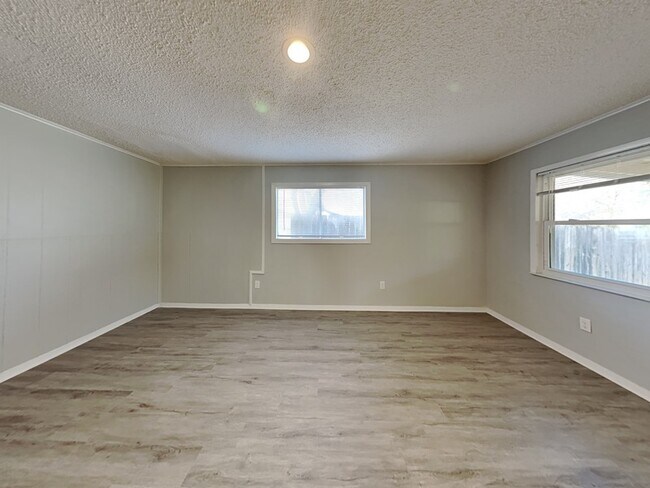 Building Photo - 4725 Dilworth Ct