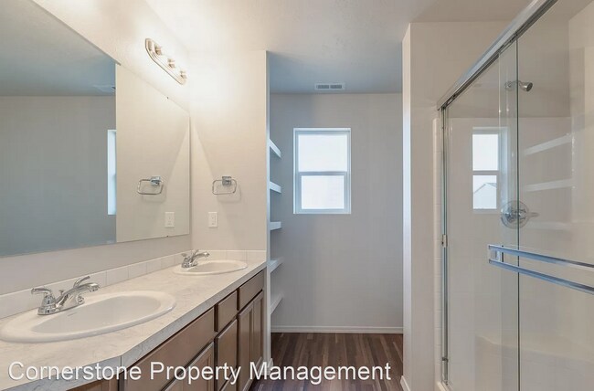 Foto del edificio - 3 br, 2 bath House - 8338 E. Big Muddy dr.