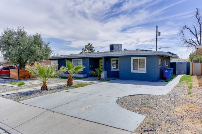 Building Photo - VINTAGE SINGLE STORY 4 BEDROOM HOME IN 89104