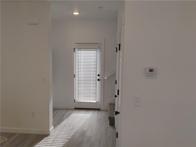 Foto del edificio - 841 Ventnor Ave
