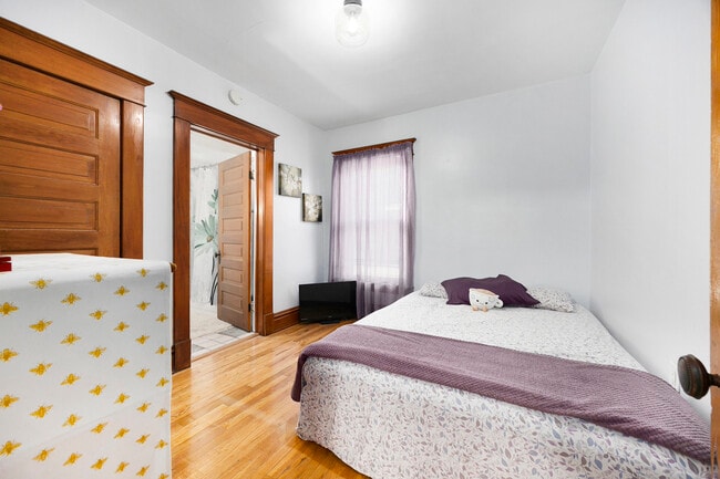 Building Photo - ALL UTILITES INCLUDED - 3271 Coit Ave
