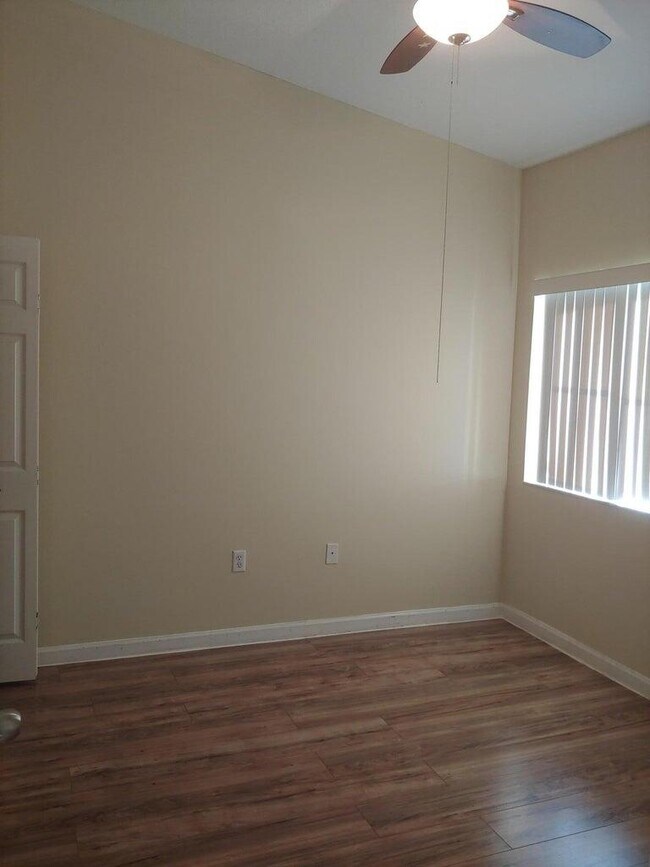 Foto del edificio - 3760 N Jog Rd