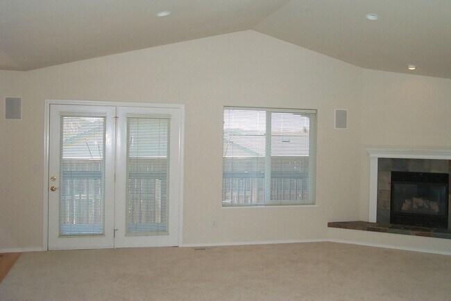 Building Photo - 1305 NE Tucson Way