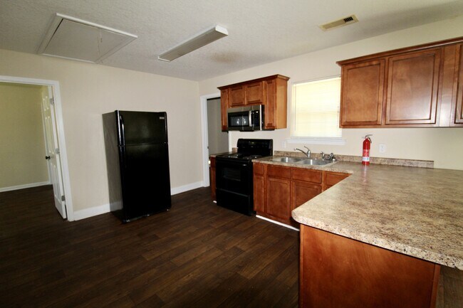 Building Photo - 203 Bonielane Dr
