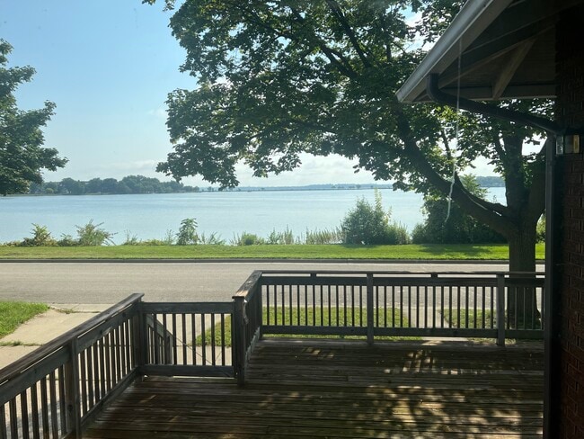 Front Porch - 524 W Shore Dr