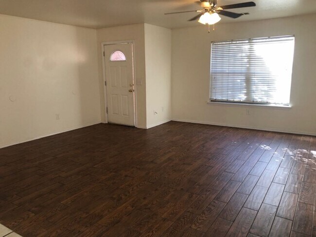 Foto del edificio - 3703 Eaglecrest