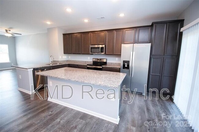 Foto del edificio - 5524 John McDowell Pl