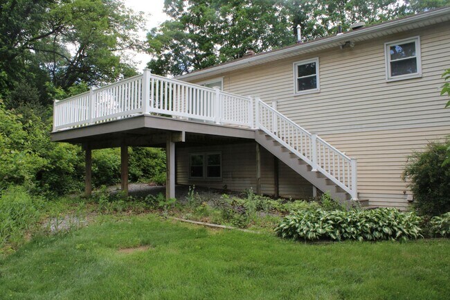 Building Photo - Raised Rancher