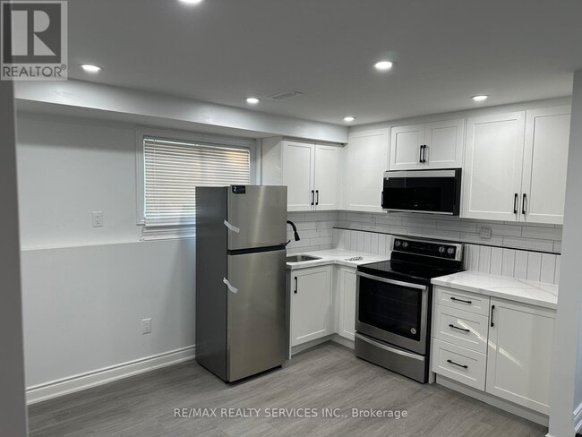 Building Photo - 6903 Cumberland Ct