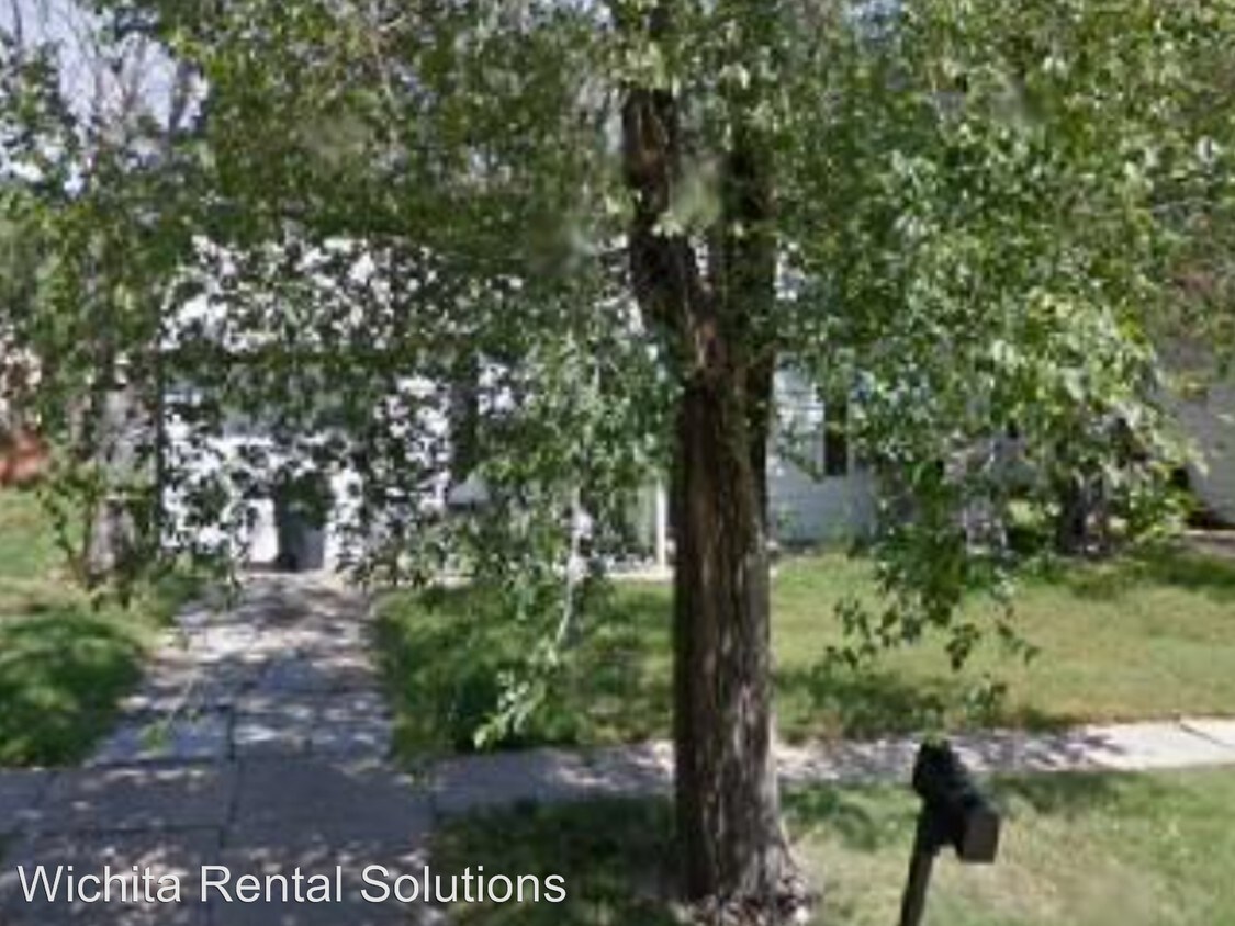 Primary Photo - 2552 S Mosley St