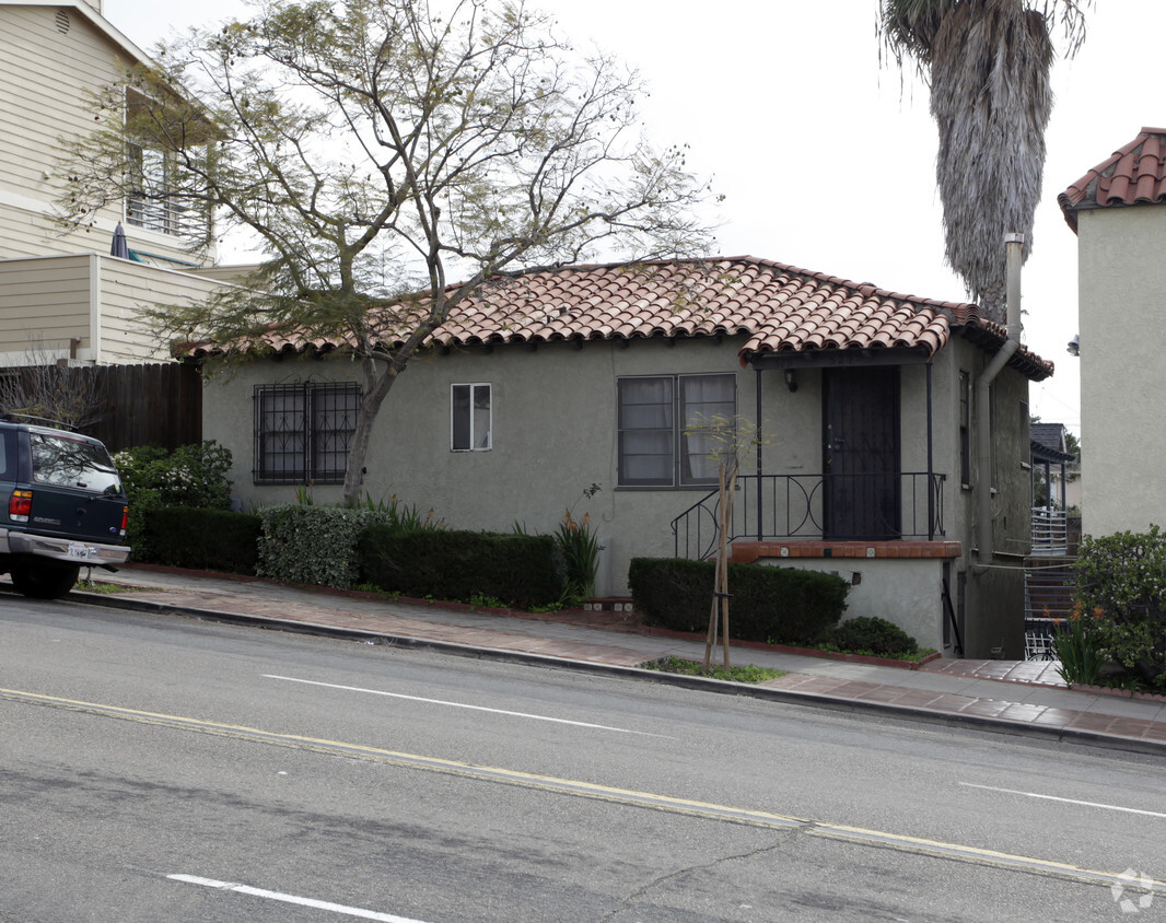 Primary Photo - Bankers Hill Apartments