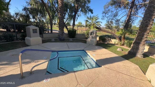 Foto del edificio - 4925 E Desert Cove Ave