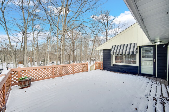 Building Photo - 11040 Cleveland Rd