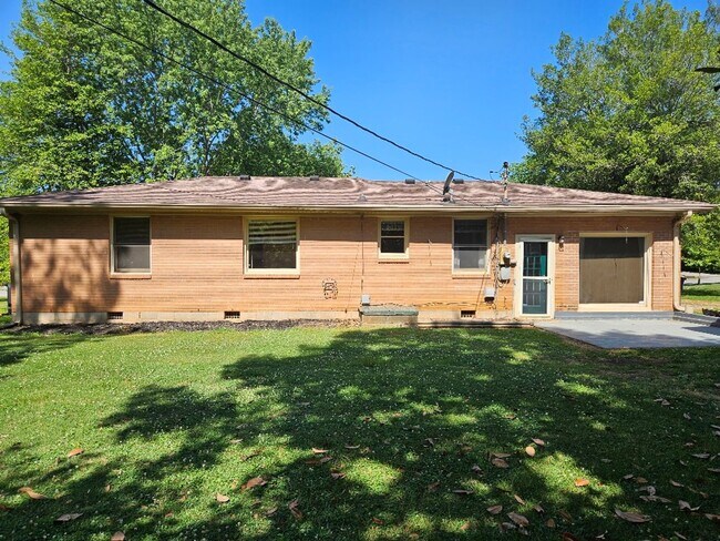 Building Photo - 504 Wren Dr