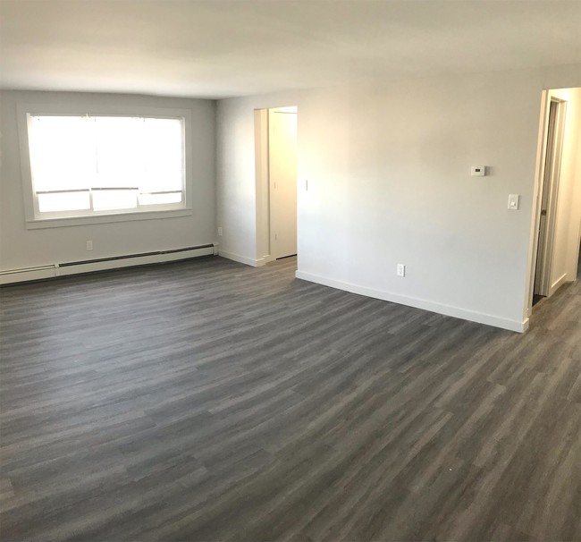 Building Photo - 501 Lake Terrace