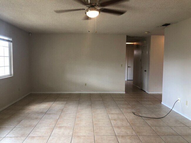 Foto del edificio - Walking distance to CSU Stanislaus