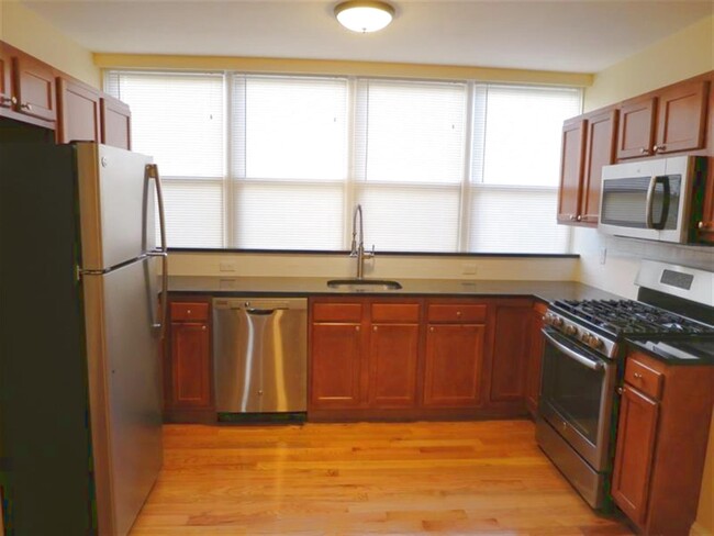 Building Photo - 330 Beacon St