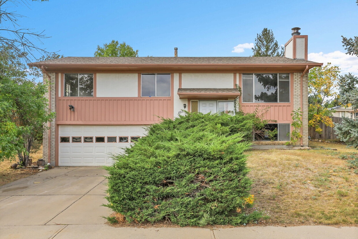 Primary Photo - $2,950.00, 3-bed, 2.5-bath, located in Lak...