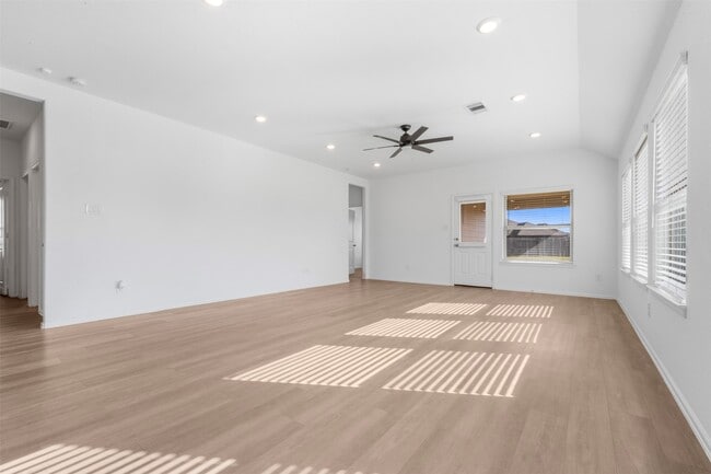 Foto del edificio - 26707 Andorra Colony Ct