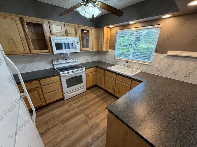 Foto del edificio - 2 Bed 2.5 Bath Condo on the golf course!