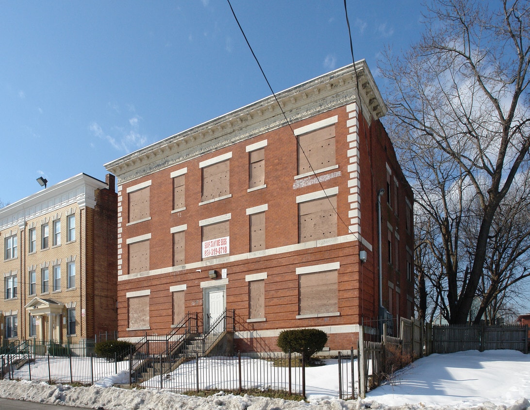 Primary Photo - 65 Center St