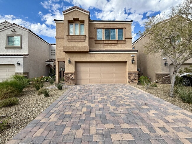 Foto del edificio - 4 BED, 2.5 BATH, 2 CAR-GARAGE, TWO-STORY, SINGLE FAMILY HOME FOR