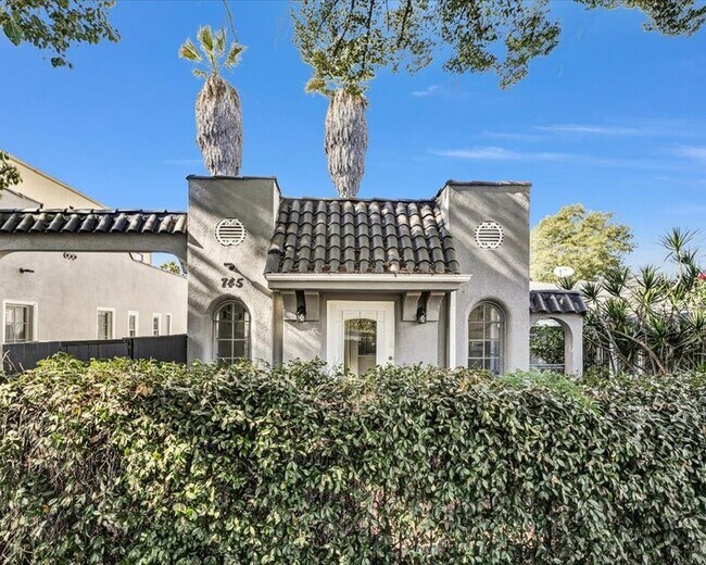 Foto del edificio - 743 3/4 Occidental Blvd