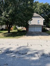 Building Photo - 514 SE Adobe Dr