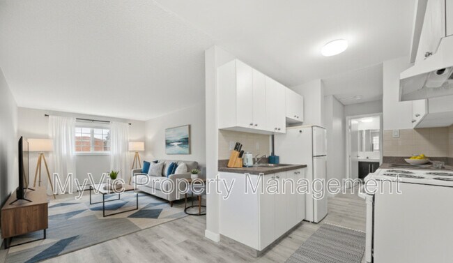 Photo du bâtiment - 9740-9782 82 Ave NW