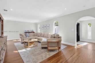 Building Photo - 4943 Riviera Dr