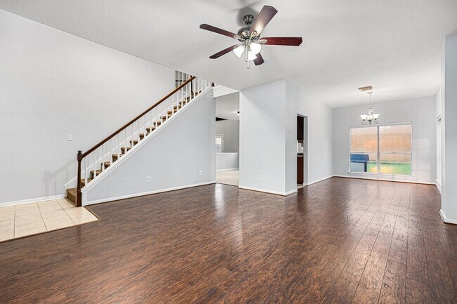 Foto del edificio - 15614 Hatfield Hollow Dr