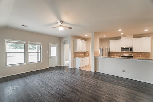 Building Photo - 10207 Norway Spruce Ln