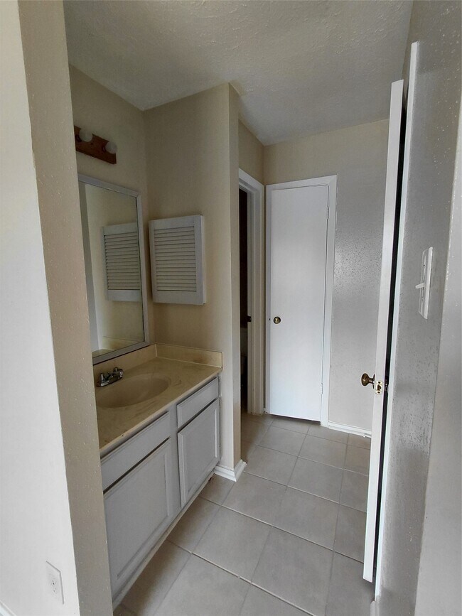 Foto del edificio - 16511 Parkridge Ct