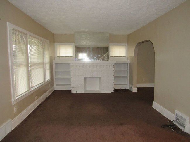Building Photo - 13808 S Parkway Dr