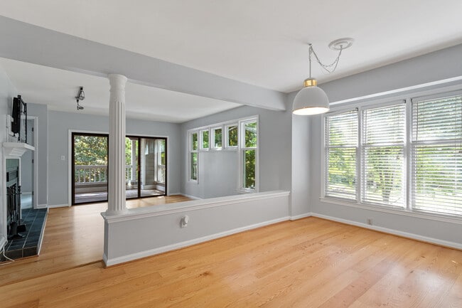 Foto del edificio - 700 Bishops Park Dr