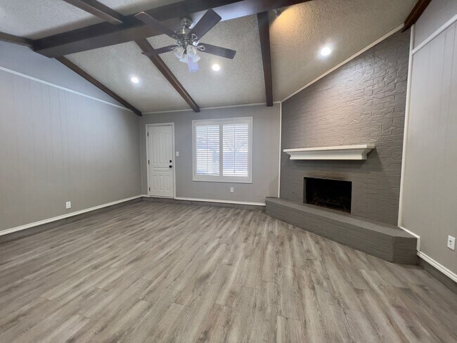 Foto del edificio - Great 3/2/2 Available Near the Mall and Te...