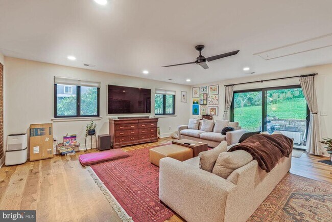 Building Photo - 3610 Terrace Dr