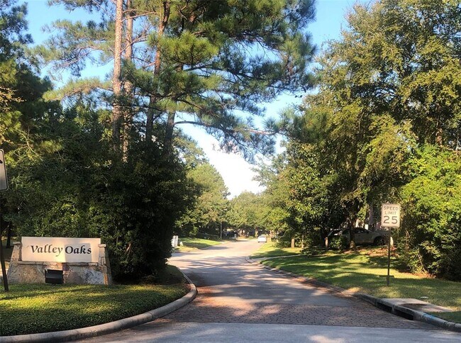 Building Photo - 130 N Valley Oaks Cir