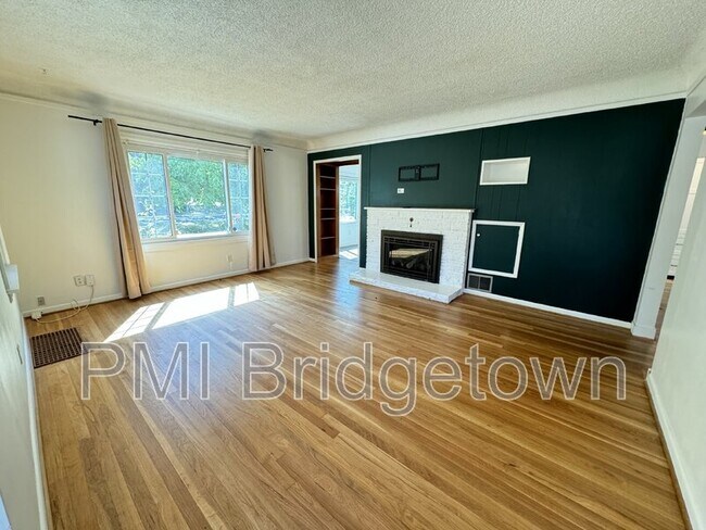 Building Photo - 5907 NE 57th Ave